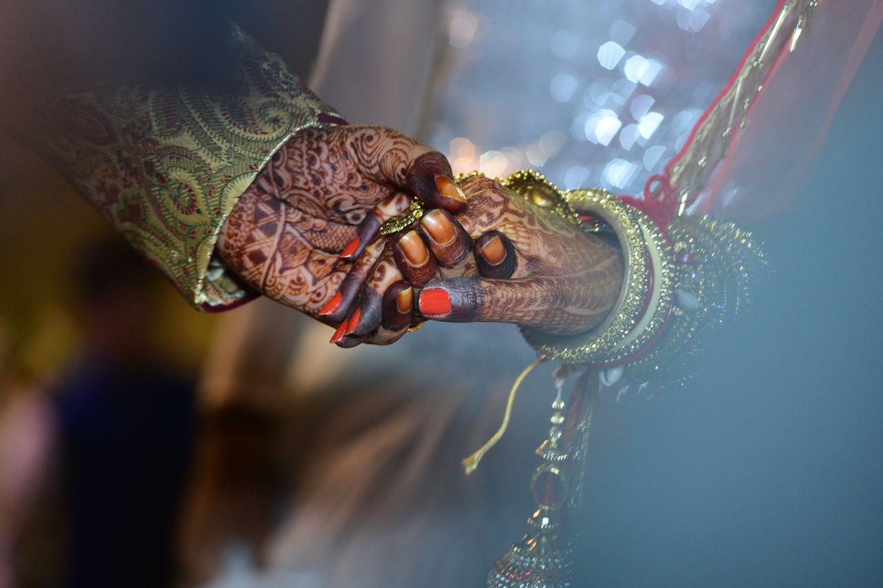 why-choose-us-01 A beautiful capture of mehndi-decorated hands symbolizing love and tradition in a wedding ceremony.